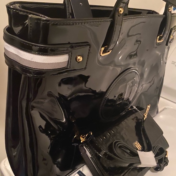 New Tommy Hilfiger Patent Medium Tote/ Wallet - Picture 2 of 8